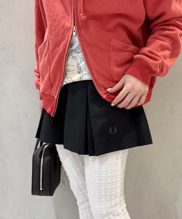 amaさんの「BEAMS WOMEN｜【別注】FRED PERRY / Pleated Shorts」を使ったコーディネート