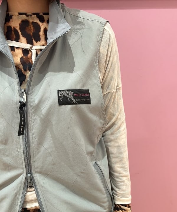 リズさんの「BEAMS WOMEN｜クウォーターレングス デニム ウェビングパンツ」を使ったコーディネート