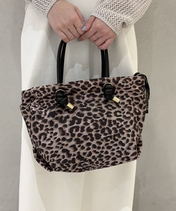 坂本 涼花さんの「BEAMS WOMEN｜VIOLAd&rsquo;ORO / ナイロン レオパード トートバッグ S」を使ったコーディネート