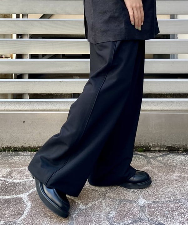 イナダさんの「BEAMS WOMEN｜ポプリン 2タックパンツ」を使ったコーディネート