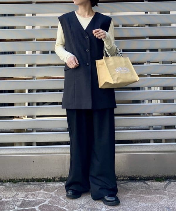 イナダさんの「BEAMS WOMEN｜ポプリン 2タックパンツ」を使ったコーディネート