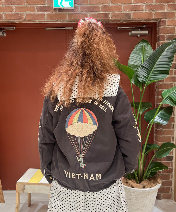 エノモト アミさんの「BEAMS WOMEN｜テーラー東洋 / Mid 1960s Style Cotton Rayon Vietnam Jacket」を使ったコーディネート