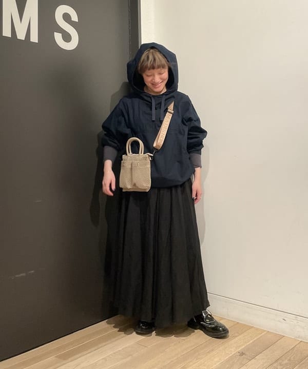 IZUMI MAYUMIさんの「BEAMS WOMEN｜NOMADIS / HELMET MESH Petit ショルダーバッグ」を使ったコーディネート
