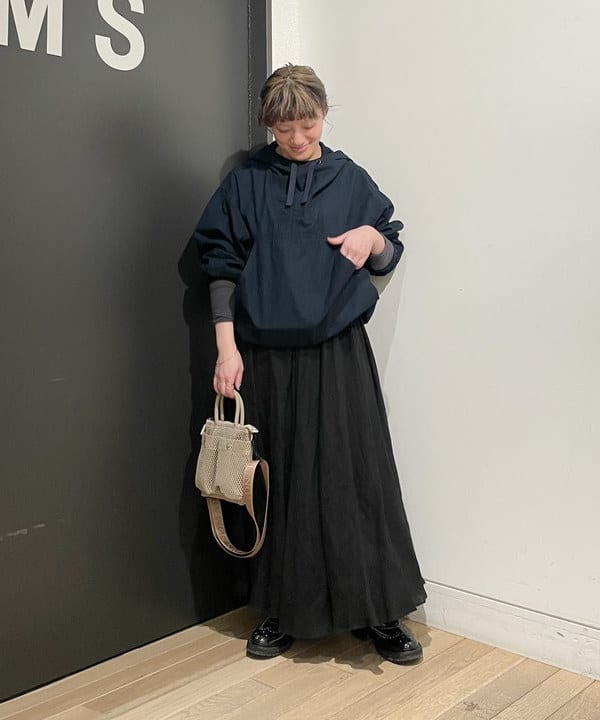 IZUMI MAYUMIさんの「BEAMS WOMEN｜NOMADIS / HELMET MESH Petit ショルダーバッグ」を使ったコーディネート