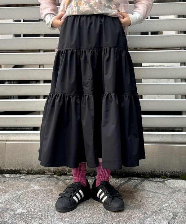 チナツさんの「BEAMS WOMEN｜【別注】Atlas Screen Printing / Roadside Flowers Tee」を使ったコーディネート