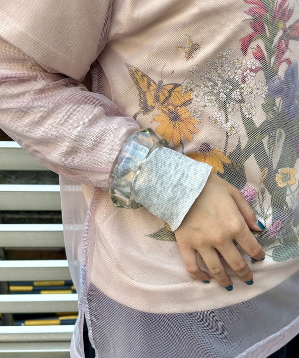 チナツさんの「BEAMS WOMEN｜【別注】Atlas Screen Printing / Roadside Flowers Tee」を使ったコーディネート