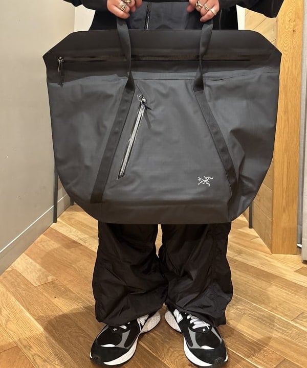三宅 康平さんの「BEAMS WOMEN｜ARC'TERYX / Beta Jacket」を使ったコーディネート
