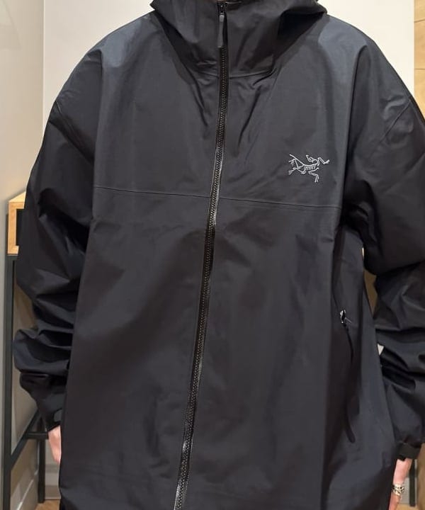 三宅 康平さんの「BEAMS WOMEN｜ARC'TERYX / Beta Jacket」を使ったコーディネート
