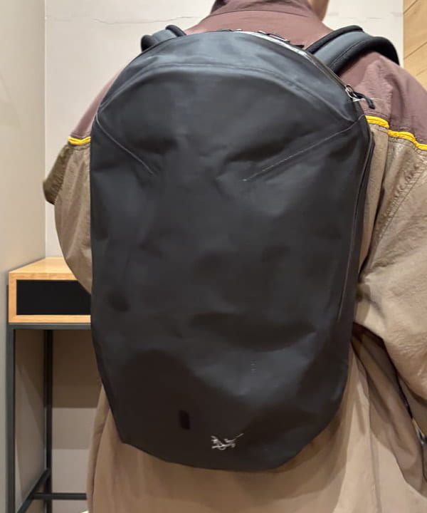 三宅 康平さんの「BEAMS WOMEN｜ARC&rsquo;TERYX / Granville 16 Backpack」を使ったコーディネート