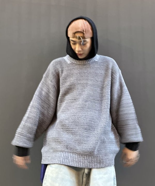 菊田 悠さんの「BEAMS WOMEN｜ヘザー メッシュ クルーネックニット」を使ったコーディネート