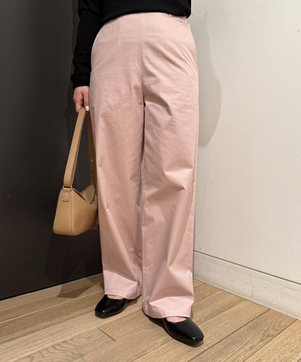 Ito_ririkaさんの「BEAMS WOMEN｜AK+1 / コットン サイド ジップ パンツ」を使ったコーディネート