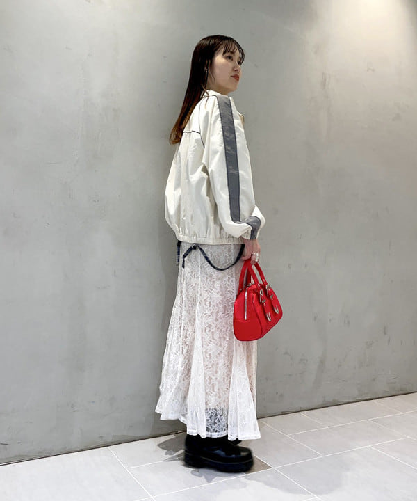 カタヤマ アヤさんの「BEAMS WOMEN｜ストライプ キリカエ トラックジャケット」を使ったコーディネート