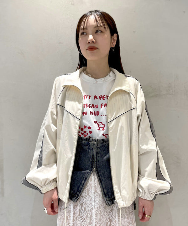 カタヤマ アヤさんの「BEAMS WOMEN｜ストライプ キリカエ トラックジャケット」を使ったコーディネート