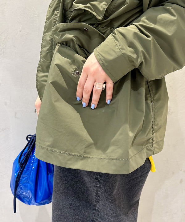 ナツハさんの「BEAMS WOMEN｜【別注】NAPRON / エナメル ミニ ペイシェント バッグ」を使ったコーディネート
