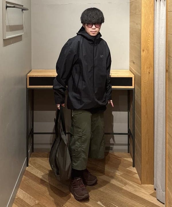 三宅 康平さんの「BEAMS WOMEN｜ARC'TERYX / Beta Jacket」を使ったコーディネート