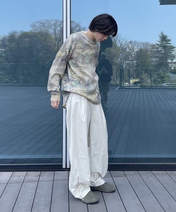 マツミヤさんの「BEAMS WOMEN｜プリント サーマル クルーネック Tシャツ」を使ったコーディネート