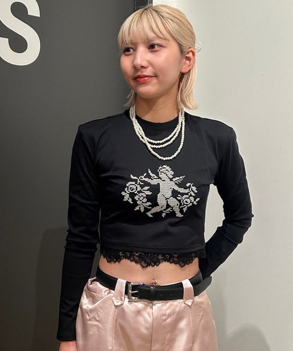 佐藤 亜美さんの「BEAMS WOMEN｜ポリエステル シャンタン パンツ」を使ったコーディネート