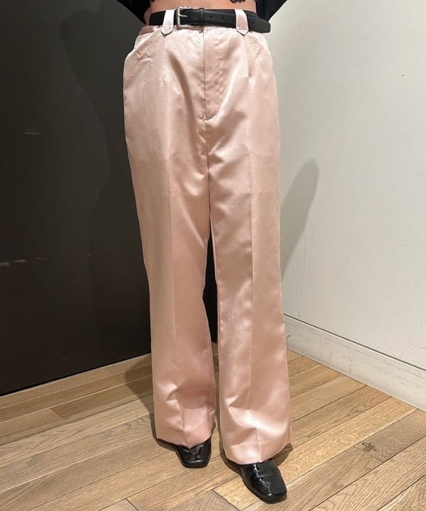 佐藤 亜美さんの「BEAMS WOMEN｜ポリエステル シャンタン パンツ」を使ったコーディネート