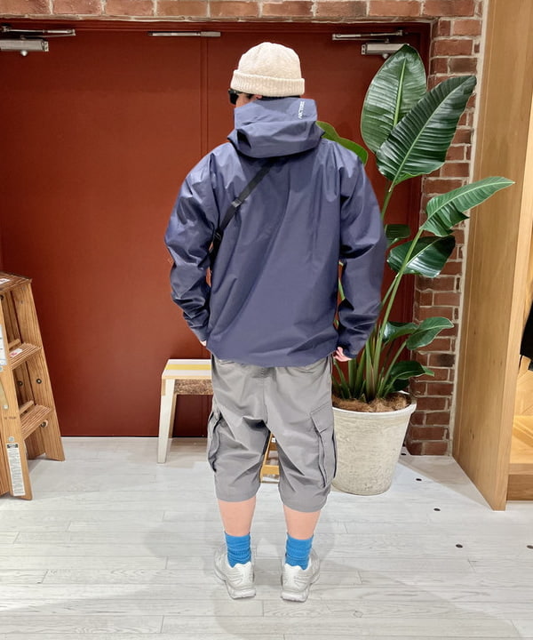 新里 京介さんの「BEAMS WOMEN｜ARC'TERYX / Beta Jacket」を使ったコーディネート