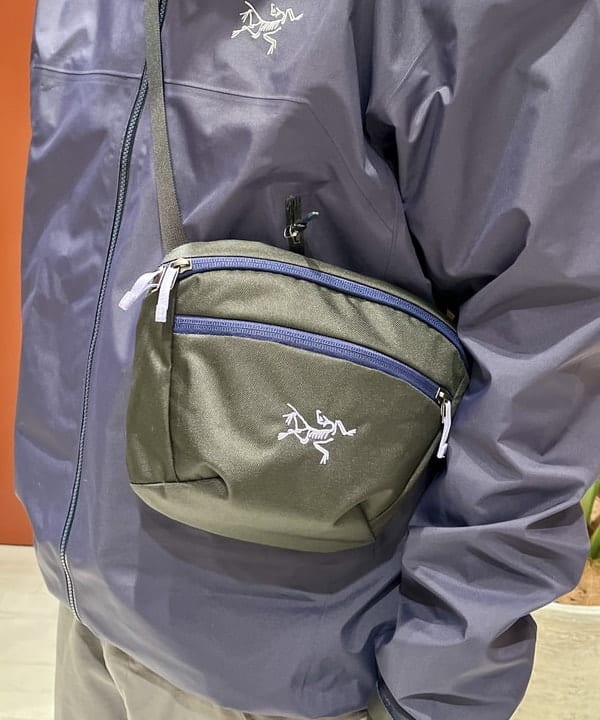 新里 京介さんの「BEAMS WOMEN｜ARC'TERYX / Beta Jacket」を使ったコーディネート