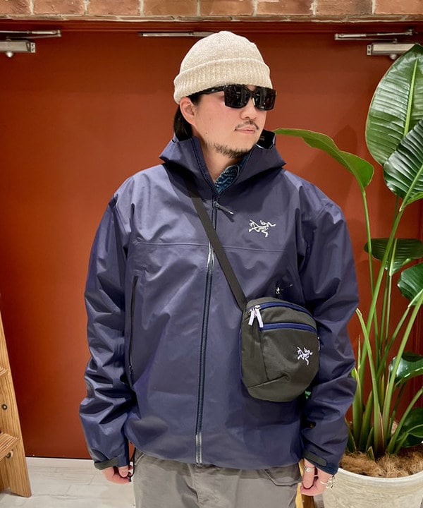 新里 京介さんの「BEAMS WOMEN｜ARC'TERYX / Beta Jacket」を使ったコーディネート