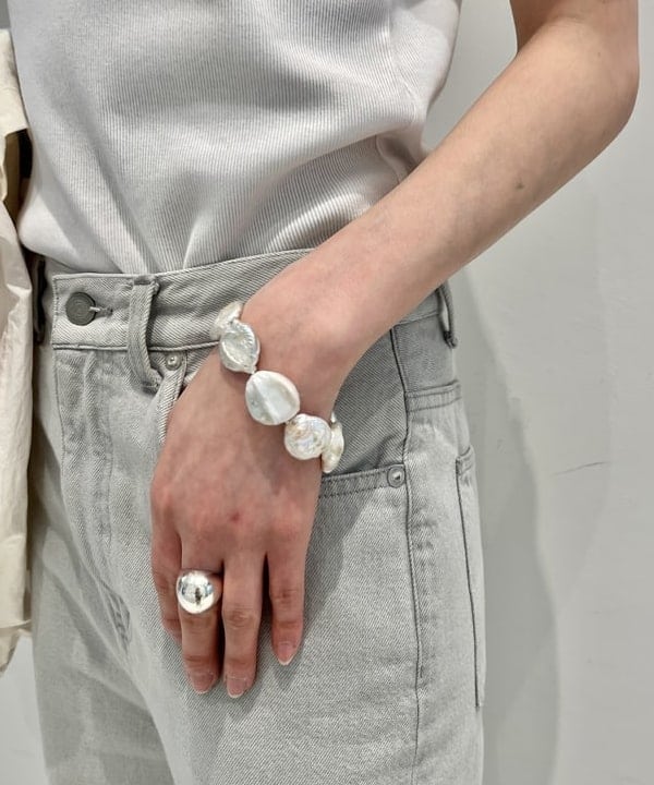 神坂 莉子さんの「【別注】MOSQUITO / PEARLY BRACELET」を使ったコーディネート