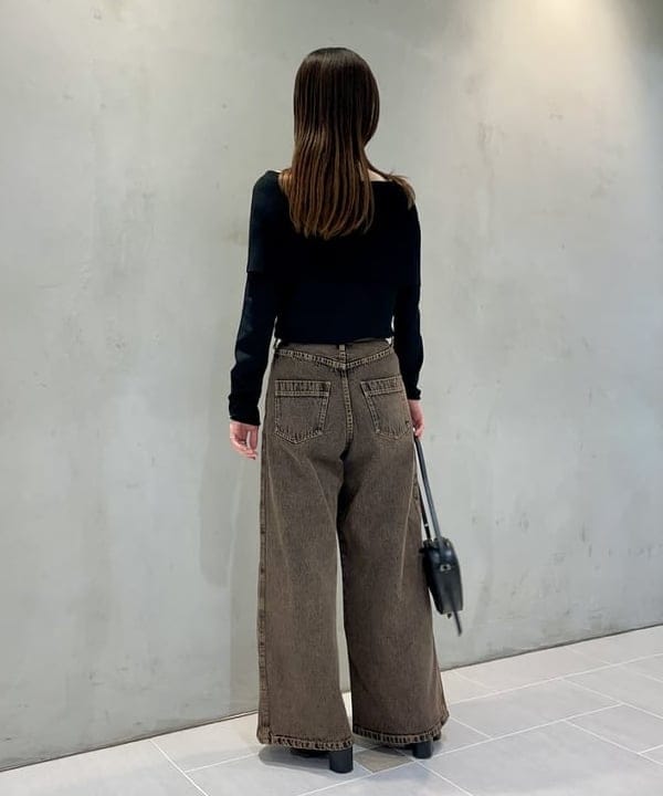 カタヤマ アヤさんの「BEAMS WOMEN｜オフショルダー プルオーバーニット」を使ったコーディネート