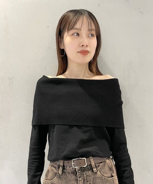カタヤマ アヤさんの「BEAMS WOMEN｜オフショルダー プルオーバーニット」を使ったコーディネート