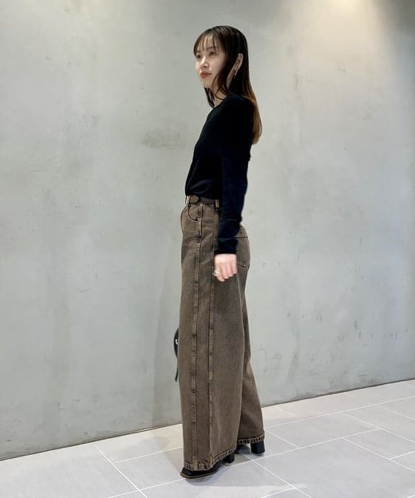 カタヤマ アヤさんの「BEAMS WOMEN｜オフショルダー プルオーバーニット」を使ったコーディネート