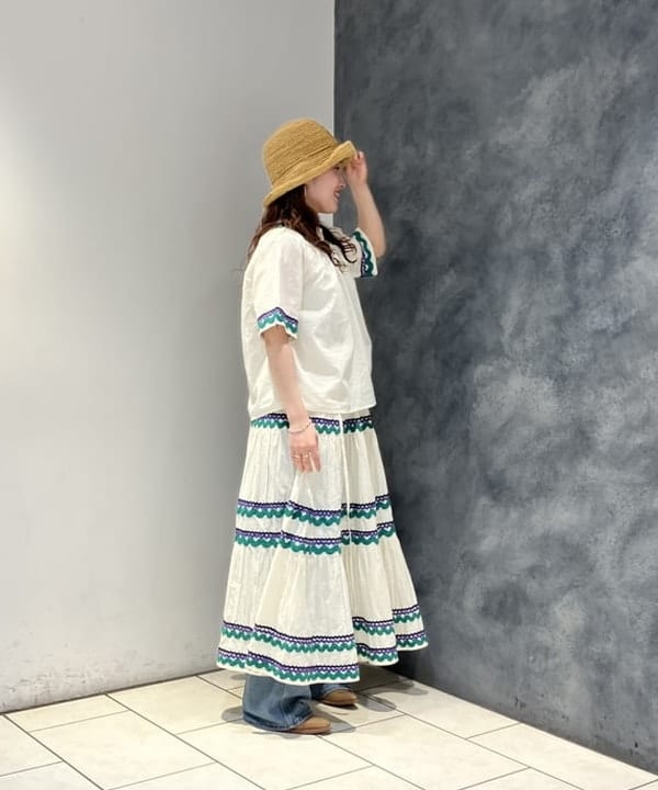 モモさんの「BEAMS WOMEN｜【別注】trepied / テープ ティアード スカート」を使ったコーディネート