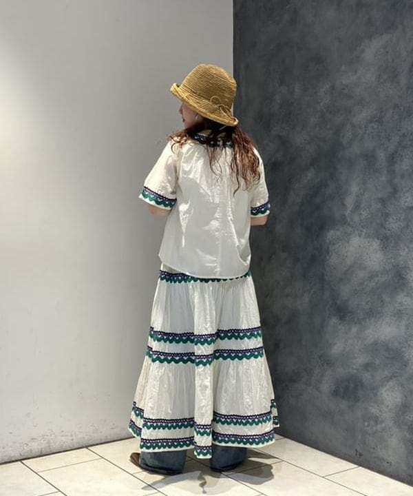 モモさんの「BEAMS WOMEN｜【別注】trepied / テープ ティアード スカート」を使ったコーディネート