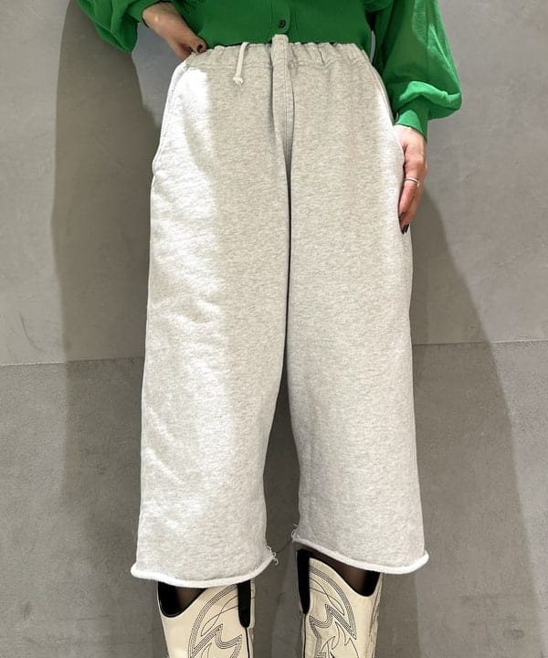 ササキさんの「BEAMS WOMEN｜シアー ギャザー クルーネック カーディガン」を使ったコーディネート