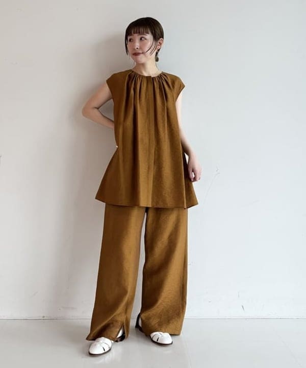 makita mikaさんの「BEAMS WOMEN｜レーヨン リネン ギャザーブラウス」を使ったコーディネート