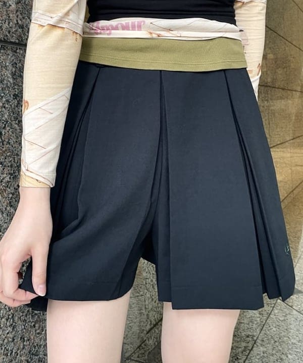 加歩さんの「BEAMS WOMEN｜【別注】FRED PERRY / Pleated Shorts」を使ったコーディネート