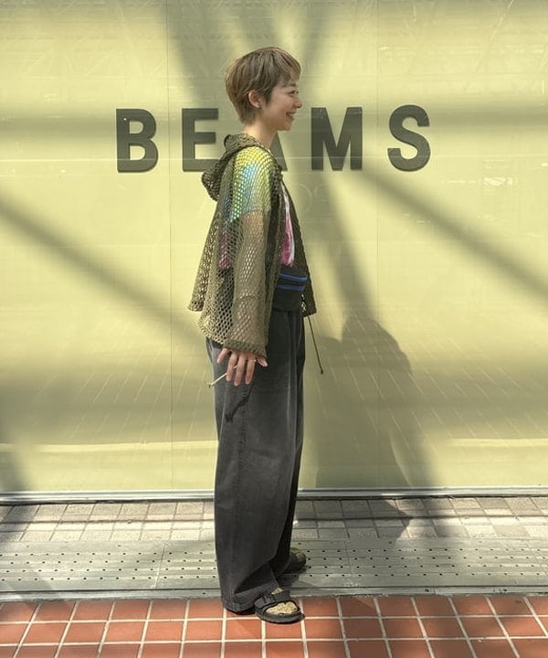 矢野(青木)優香さんの「BEAMS WOMEN｜ビッグ メッシュ フーディー」を使ったコーディネート