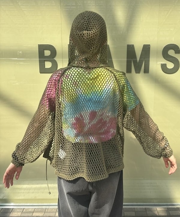 矢野(青木)優香さんの「BEAMS WOMEN｜ビッグ メッシュ フーディー」を使ったコーディネート