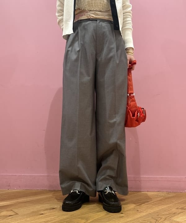 リズさんの「BEAMS WOMEN｜ELINA LEBESSI / MINI TIED SMOKED TOP」を使ったコーディネート