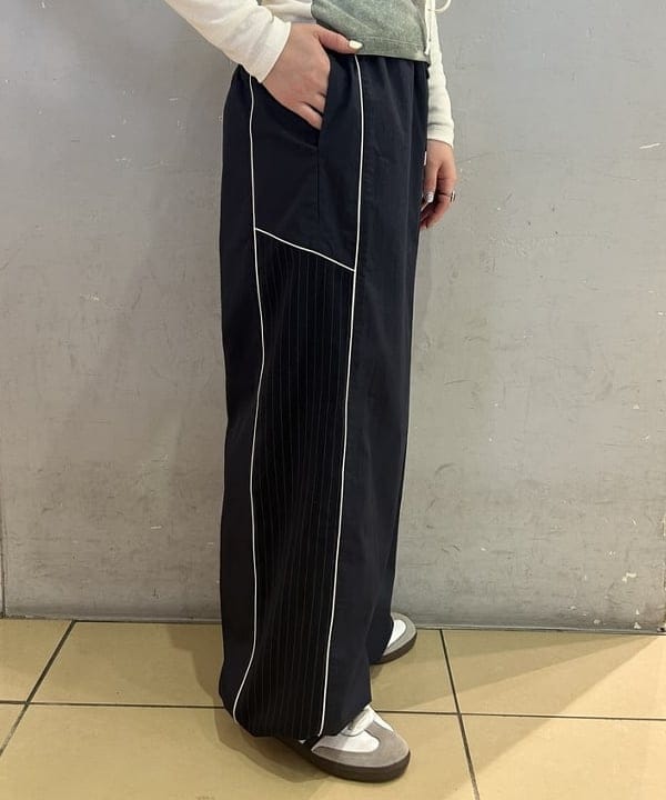 ナカノ アイさんの「BEAMS WOMEN｜ストライプ キリカエ トラックパンツ」を使ったコーディネート