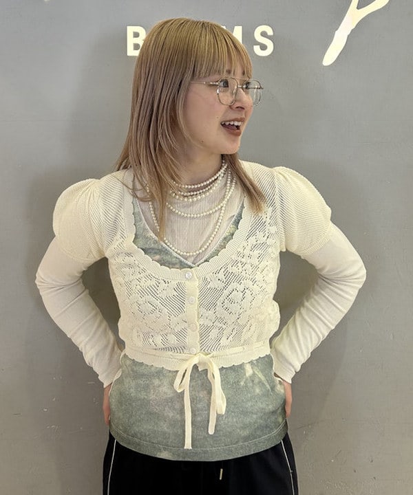 ナカノ アイさんの「BEAMS WOMEN｜ストライプ キリカエ トラックパンツ」を使ったコーディネート