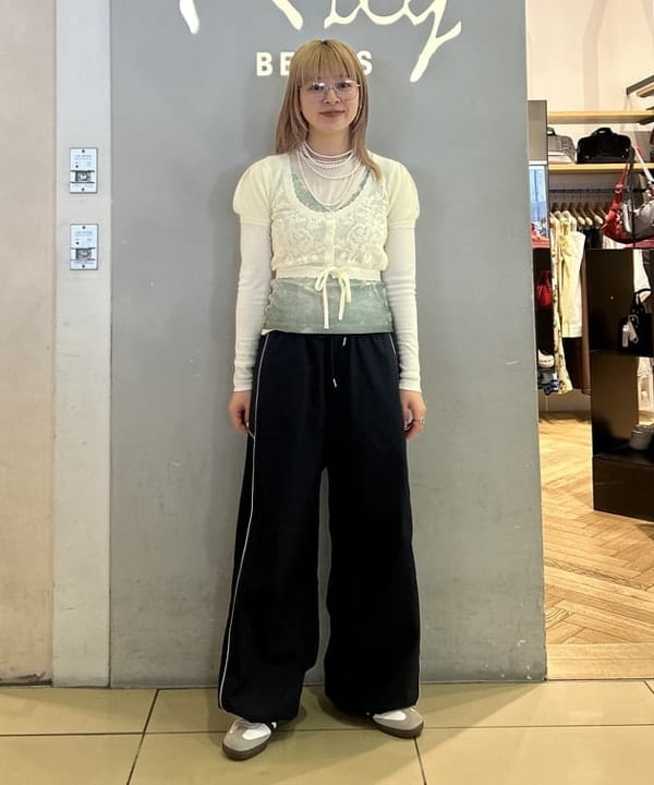 ナカノ アイさんの「BEAMS WOMEN｜ストライプ キリカエ トラックパンツ」を使ったコーディネート