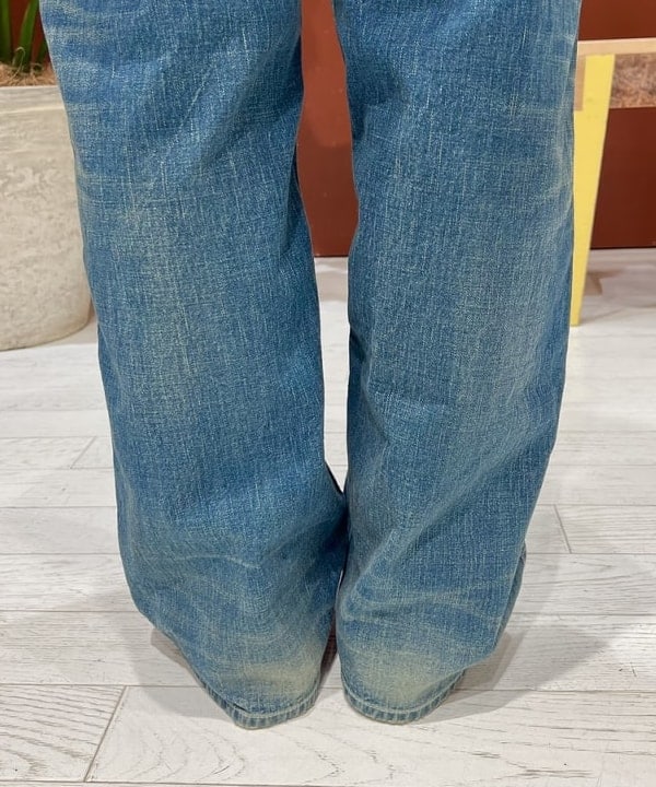 エノモト アミさんの「BEAMS WOMEN｜【別注】BUZZ RICKSON’s / USED DENIM PULLOVER」を使ったコーディネート