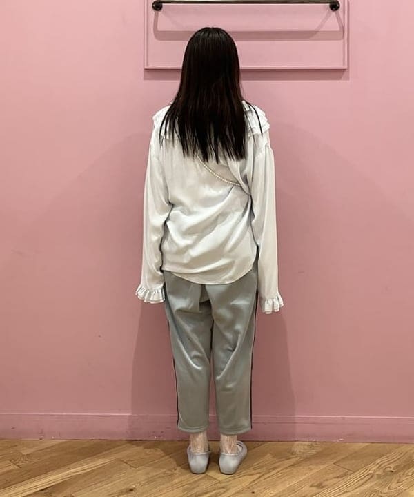晶さんの「BEAMS WOMEN｜maturely / アムンゼン ラッフル ブラウス」を使ったコーディネート