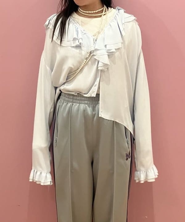晶さんの「BEAMS WOMEN｜maturely / アムンゼン ラッフル ブラウス」を使ったコーディネート