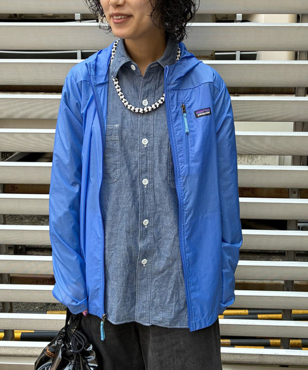 オカモト ミサキさんの「BEAMS WOMEN｜【別注】NAPRON / エナメル ミニ ペイシェント バッグ」を使ったコーディネート