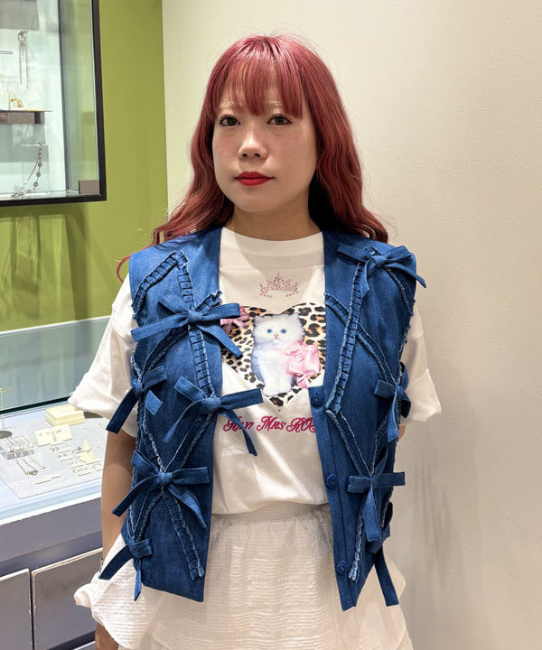 オカベ　アヤカさんの「BEAMS WOMEN｜サッカー チェック ティアード スカート」を使ったコーディネート