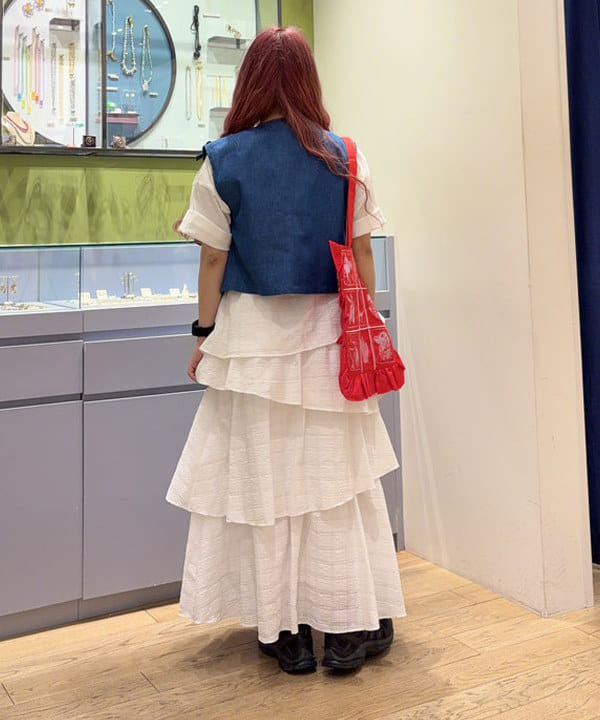 オカベ　アヤカさんの「BEAMS WOMEN｜サッカー チェック ティアード スカート」を使ったコーディネート