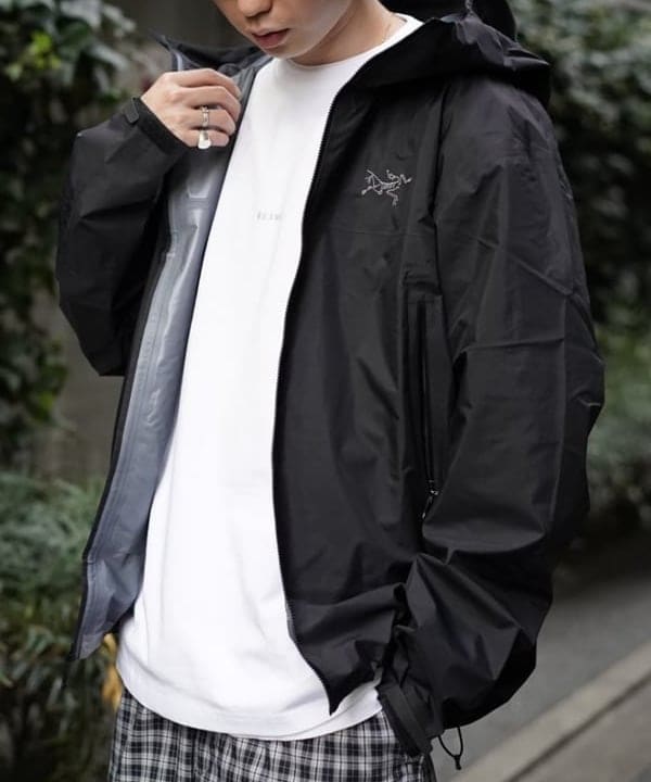 SUDOさんの「BEAMS WOMEN｜ARC&rsquo;TERYX / Beta SL Jacket」を使ったコーディネート