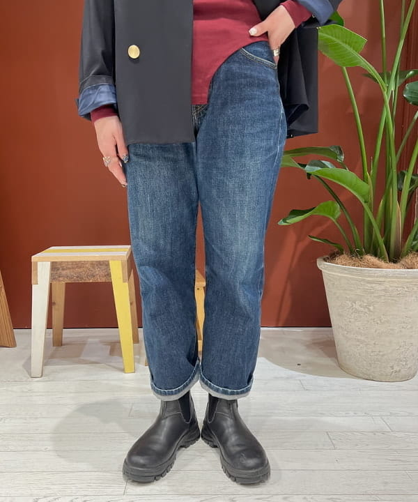 エノモト アミさんの「BEAMS WOMEN｜maturely / ダブル ブレステッド ノーカラー チェンジ ボタン ジャケット」を使ったコーディネート