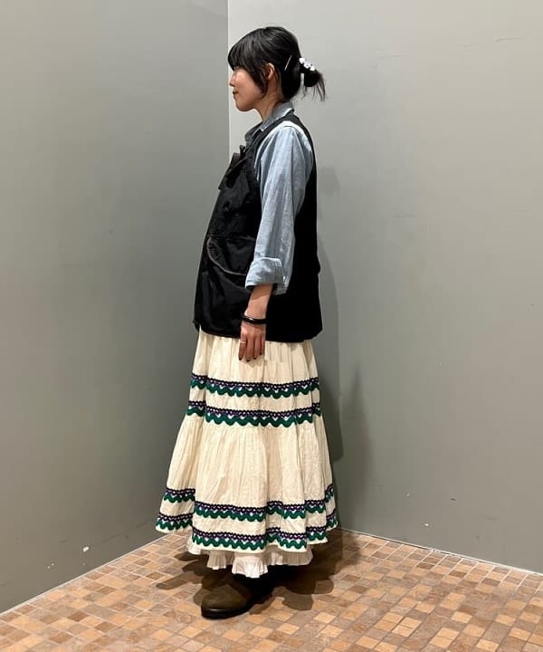 小原 もこさんの「BEAMS WOMEN｜【別注】trepied / テープ ティアード スカート」を使ったコーディネート