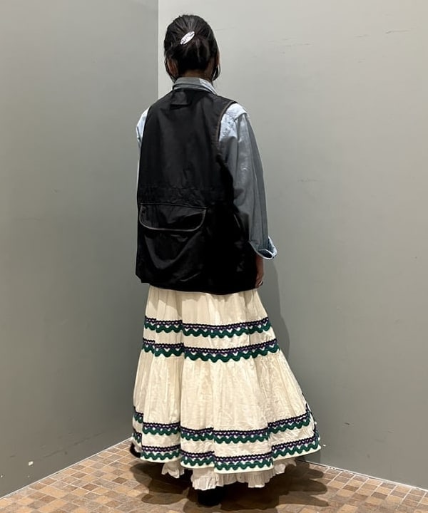 小原 もこさんの「BEAMS WOMEN｜【別注】trepied / テープ ティアード スカート」を使ったコーディネート